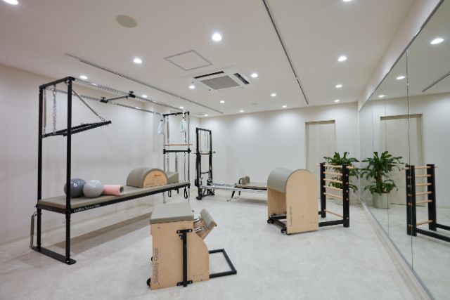 耳鼻科、ピラティススタジオが併設